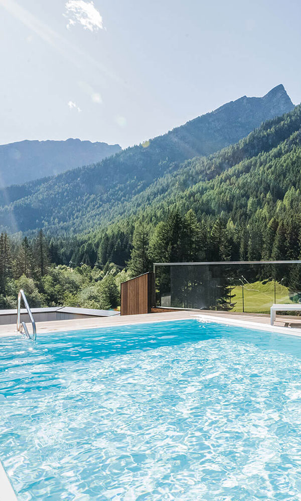 Hotel mit Außenpool im Martelltal in Vinschgau - Hotel Restaurant Waldheim 