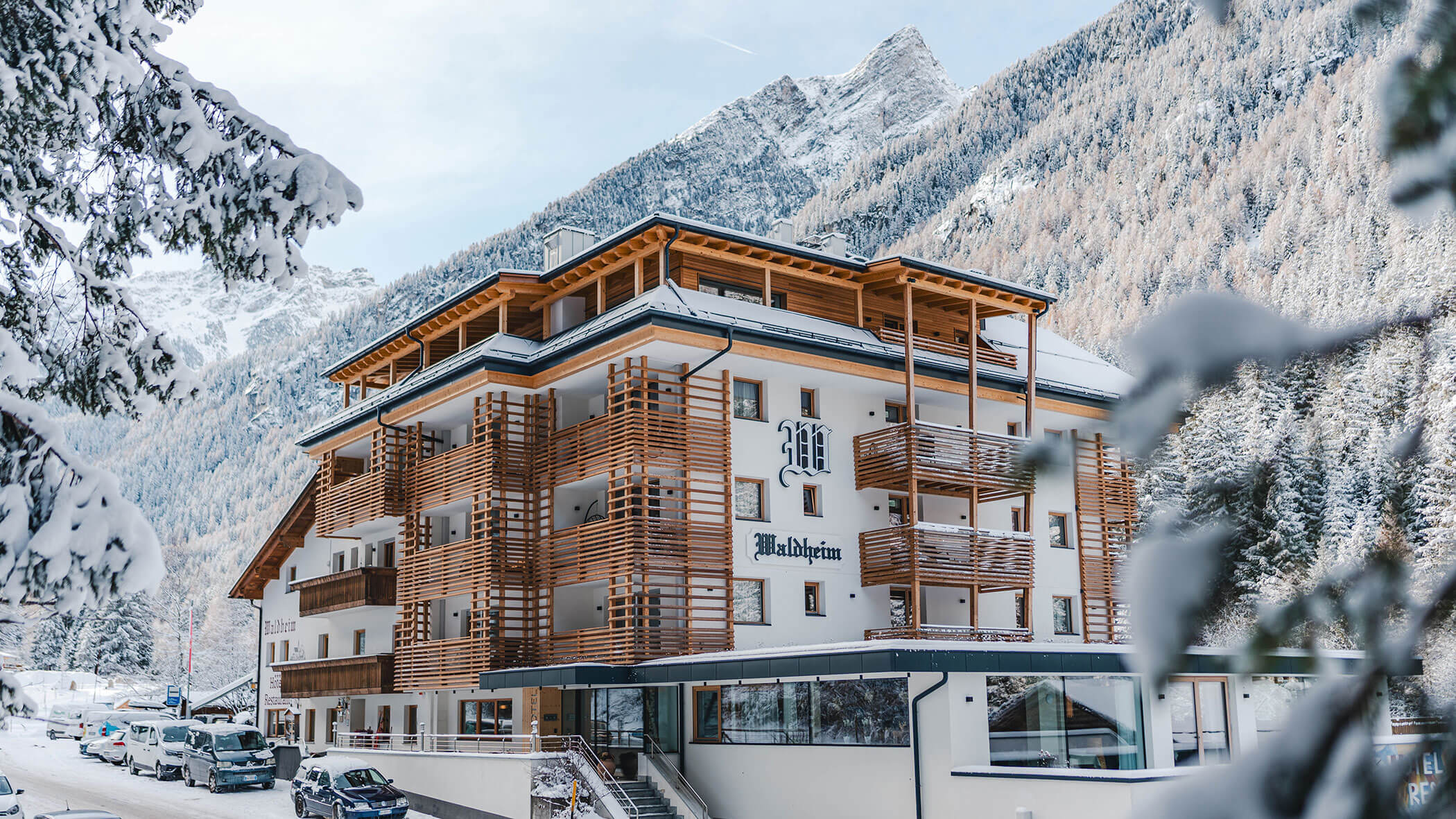 Hotelansicht im Winter