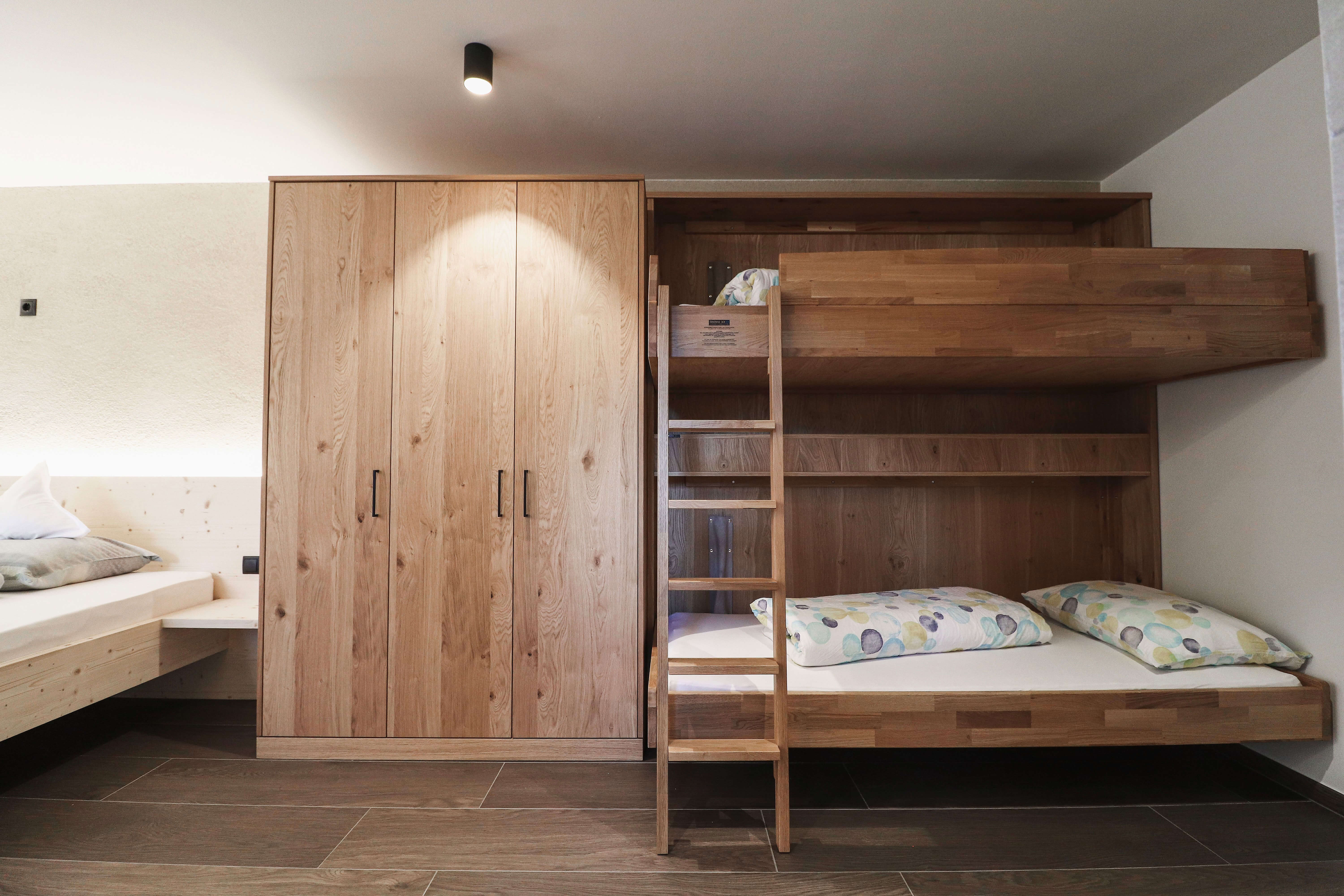 Unsere Familiensuite - Hochbett mit Schrank - Hotel Restaurant Waldheim